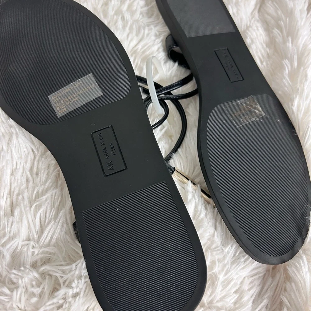 Anne Klein Black  Strappy Thong Sandals NWOT Sz 10
